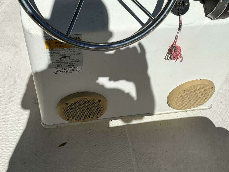 17ft Boston Whaler Yacht For Sale