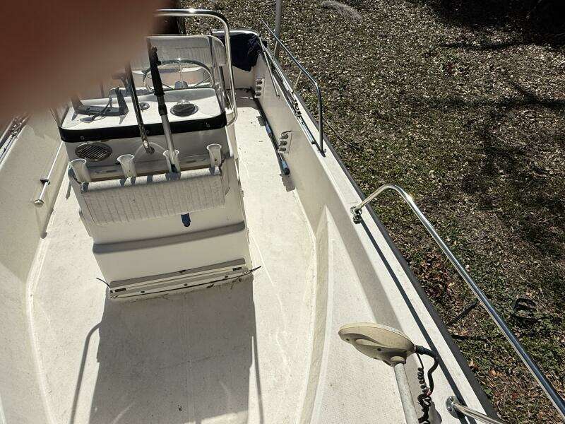 17ft Boston Whaler Yacht For Sale