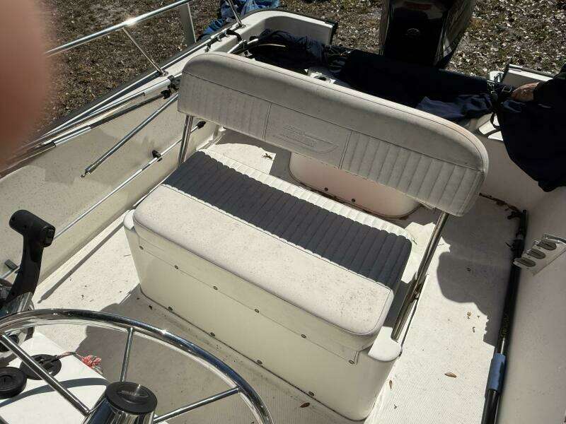17ft Boston Whaler Yacht For Sale
