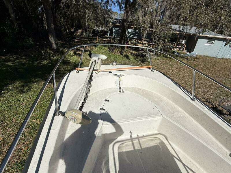 17ft Boston Whaler Yacht For Sale