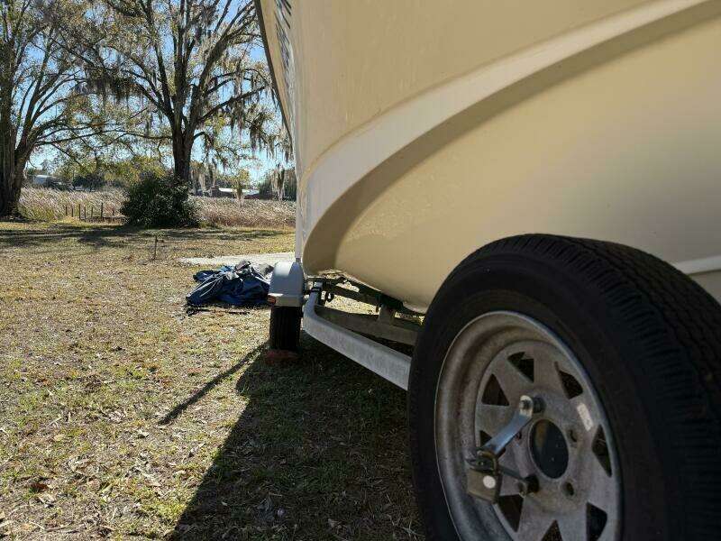 17ft Boston Whaler Yacht For Sale