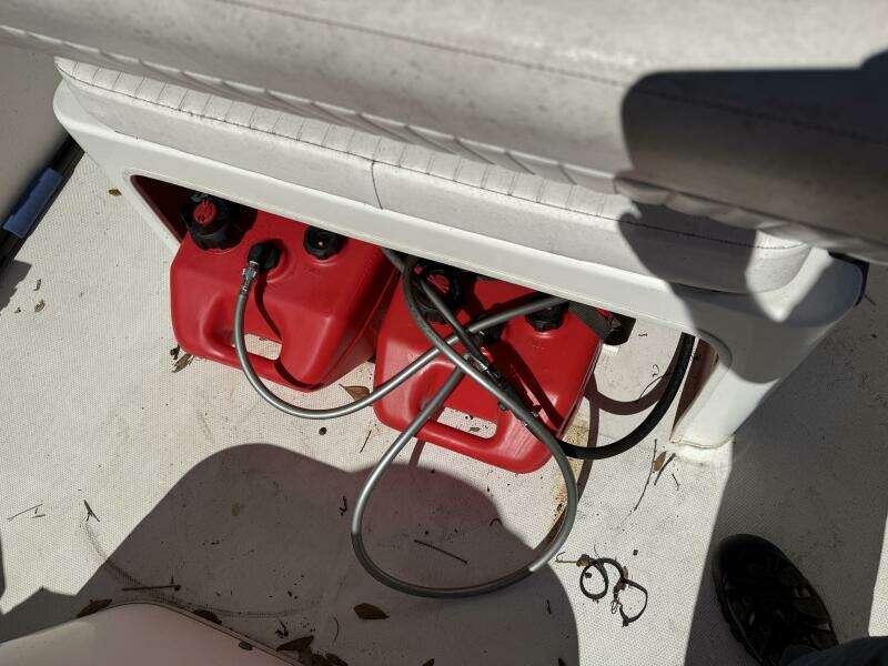 17ft Boston Whaler Yacht For Sale