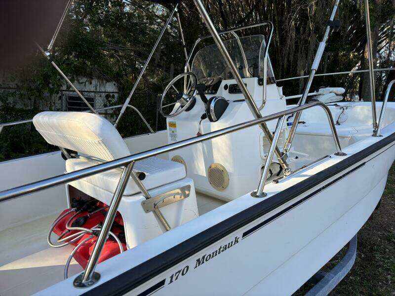 17ft Boston Whaler Yacht For Sale
