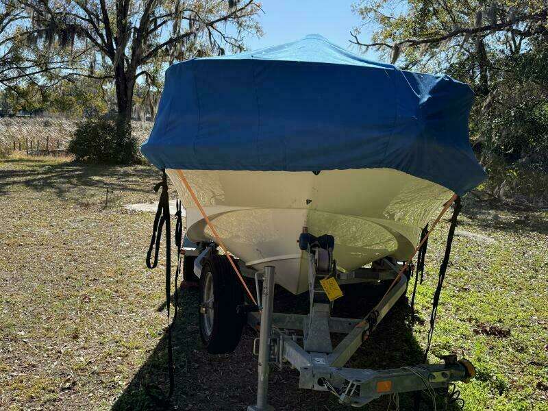 17ft Boston Whaler Yacht For Sale