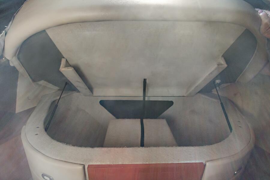 37' 2000 Sea Ray 370 Express Cruiser