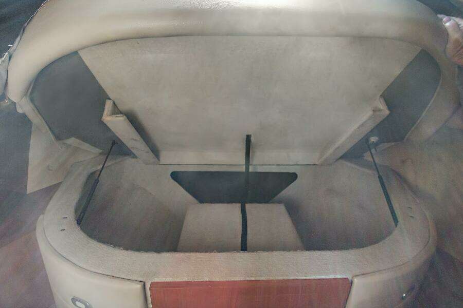 2000 Sea Ray 370 Express Cruiser