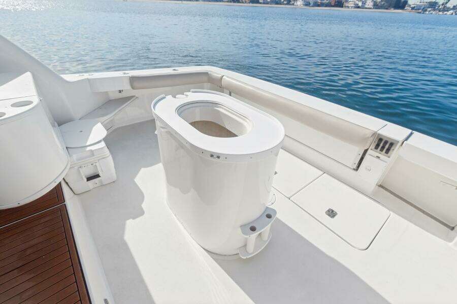 2000 Sea Ray 370 Express Cruiser