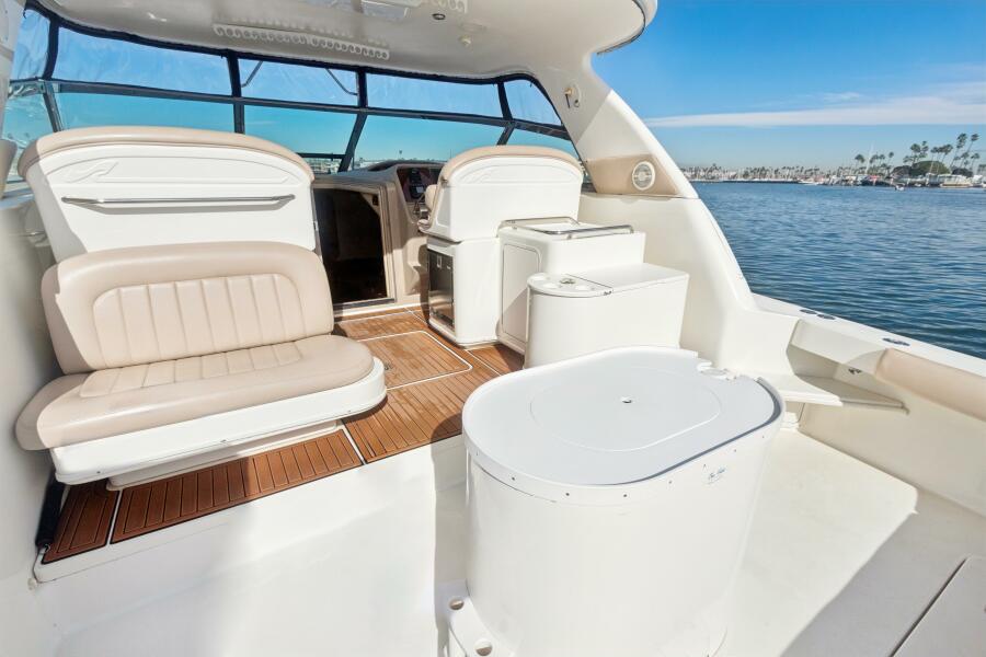 37' 2000 Sea Ray 370 Express Cruiser