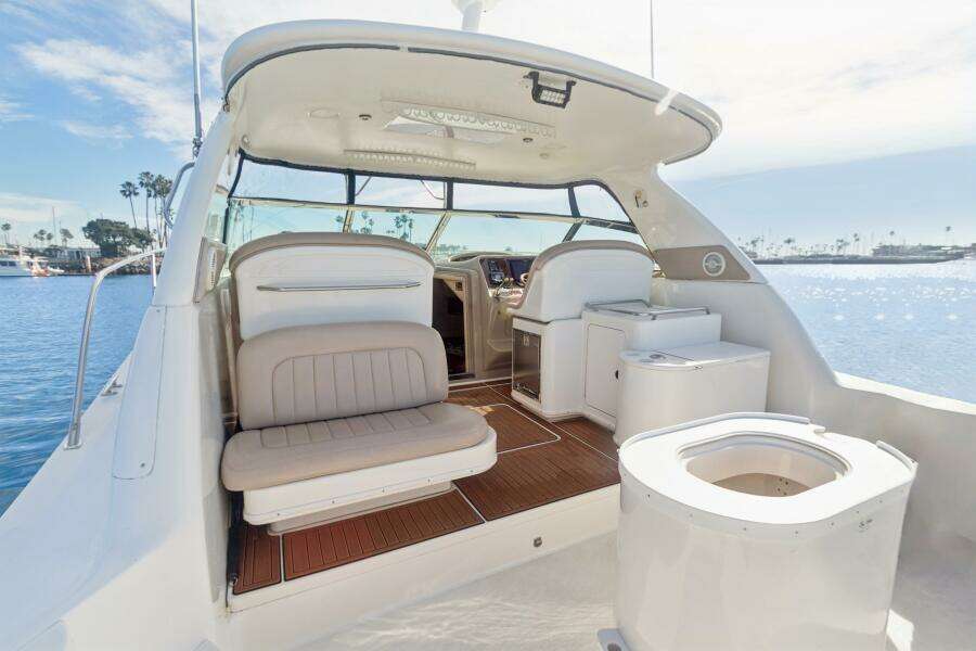 2000 Sea Ray 370 Express Cruiser