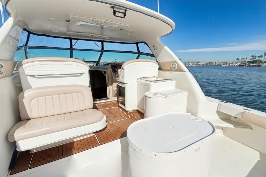 37' 2000 Sea Ray 370 Express Cruiser