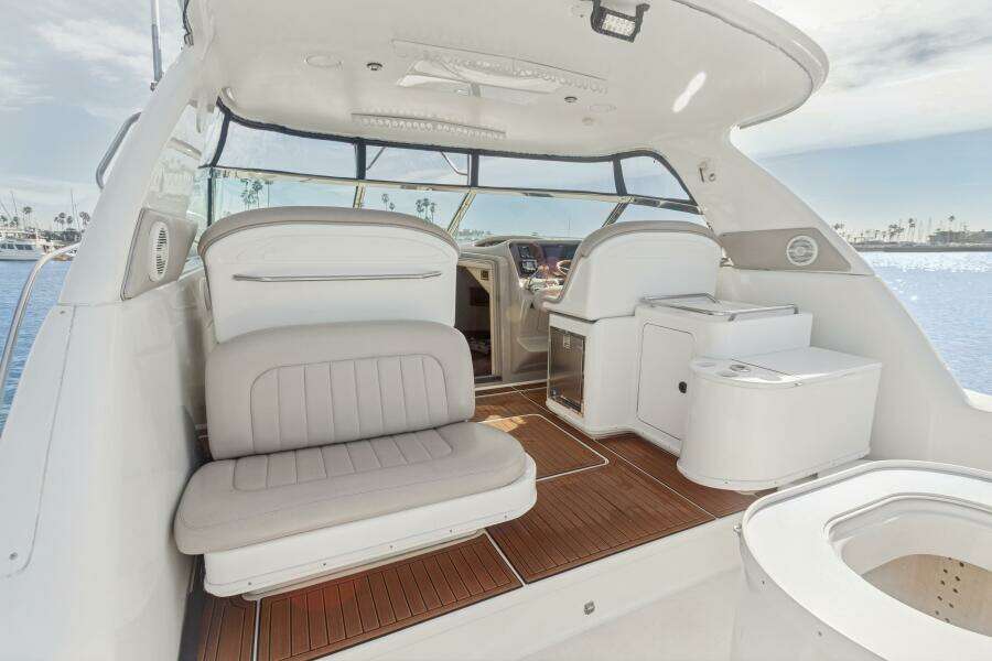 2000 Sea Ray 370 Express Cruiser