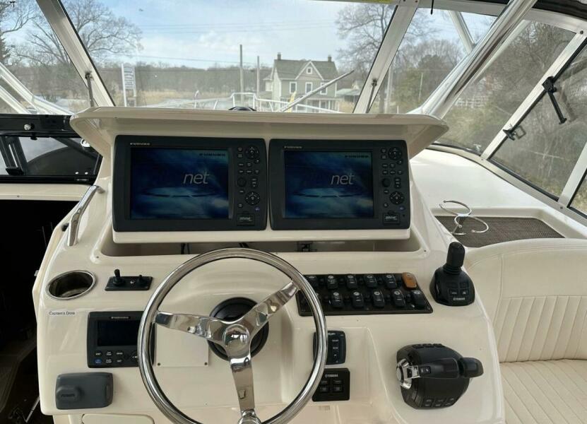 33' 2014 Grady-White Express 330