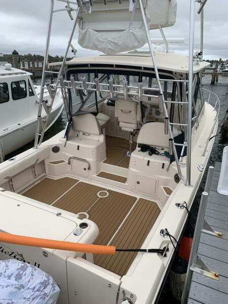 33' 2014 Grady-White Express 330