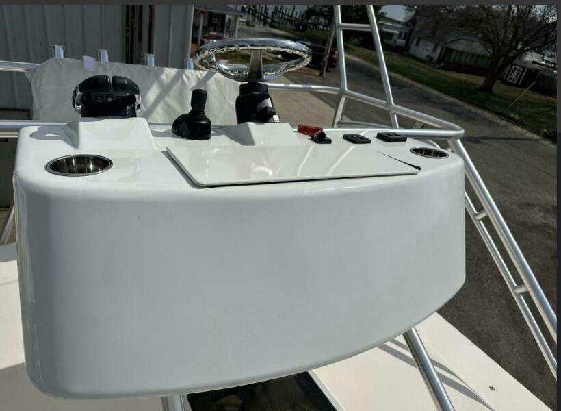 33' 2014 Grady-White Express 330