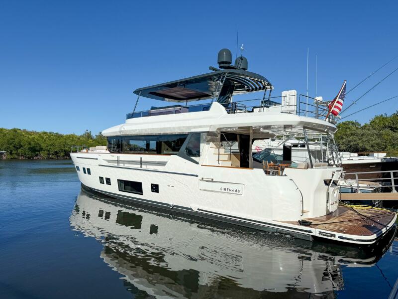 70' 2023 Sirena 68