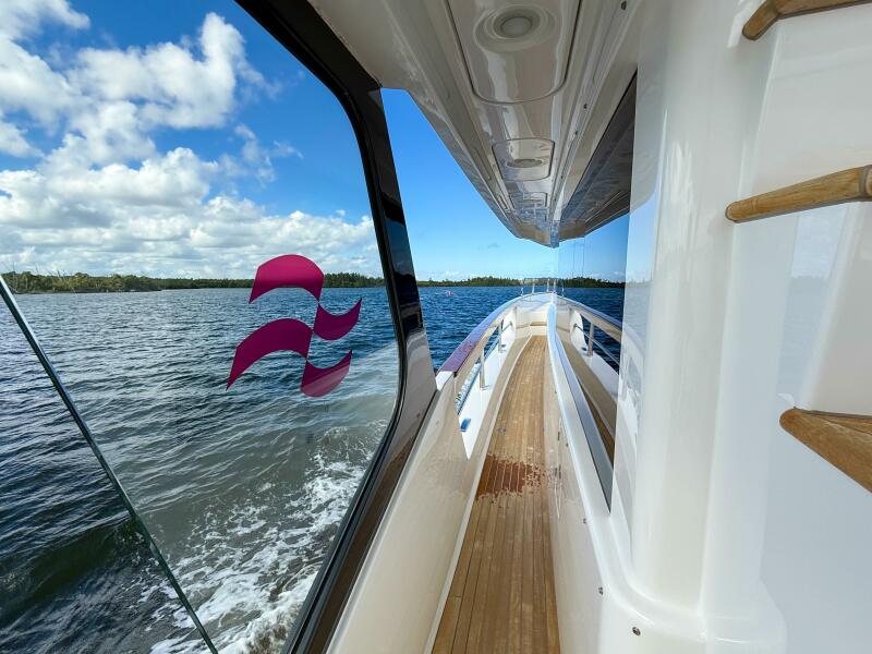 70' 2023 Sirena 68