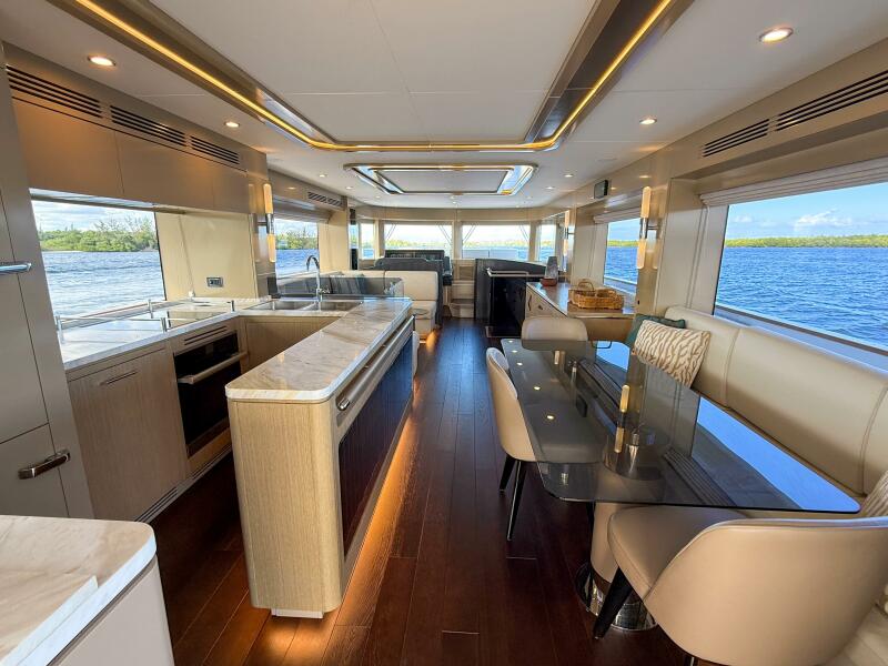 70' 2023 Sirena 68