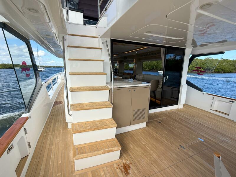 70' 2023 Sirena 68