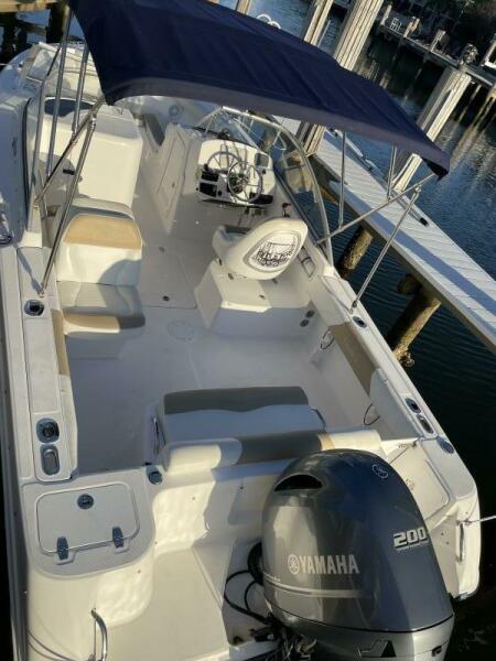 20' 2016 Edgewater 205 CX