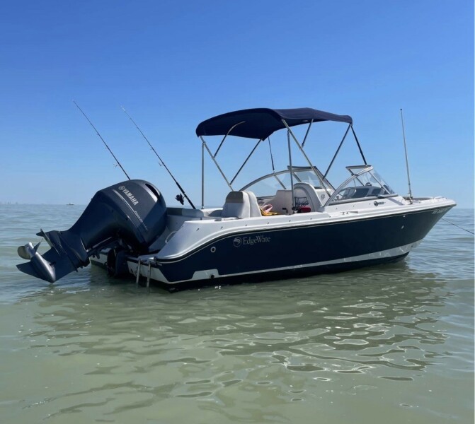 20' 2016 Edgewater 205 CX