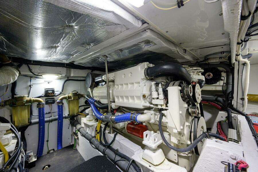 Bertram 38 - FIELD & SEA - Engine Room