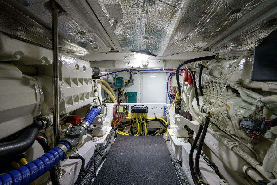 Bertram 38 - FIELD & SEA - Engine Room