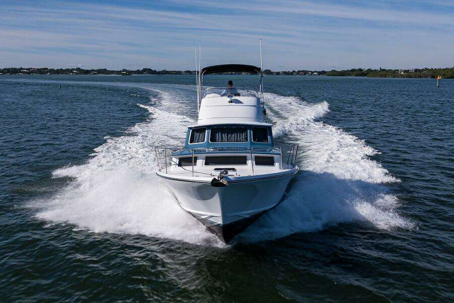 Bertram 38 - FIELD & SEA - Bow Profile