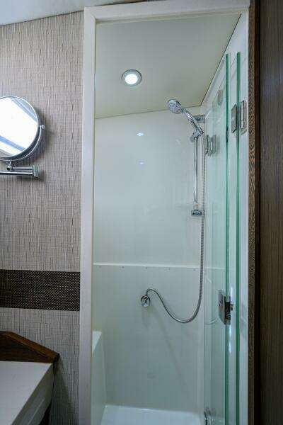 Bertram 38 - FIELD & SEA - Head