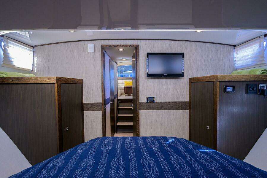 Bertram 38 - FIELD & SEA - Stateroom