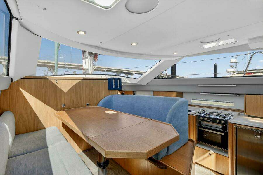 Southerly 420 raised salon