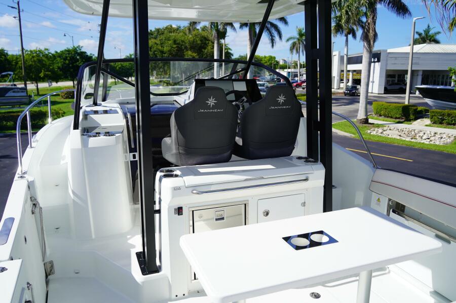 29' 2025 Jeanneau Leader 9.0 WA S2