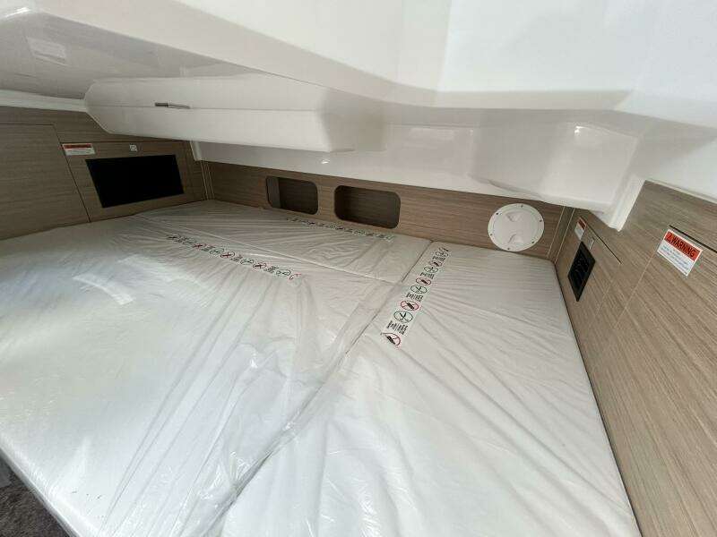 299ft Jeanneau Yacht For Sale