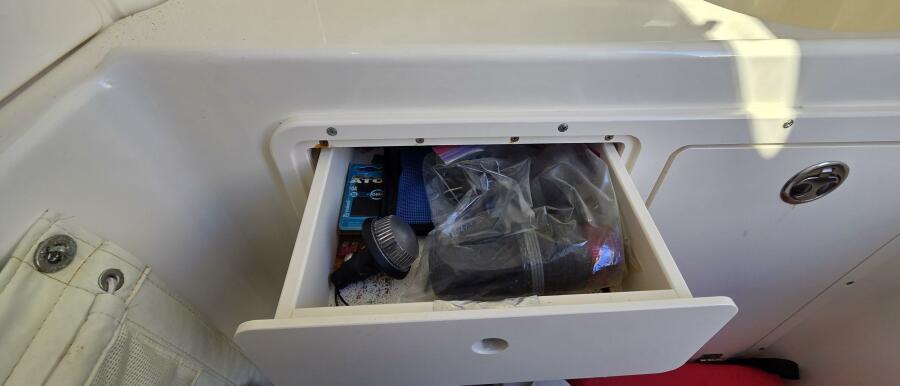 27' 2006 Boston Whaler 270 Outrage