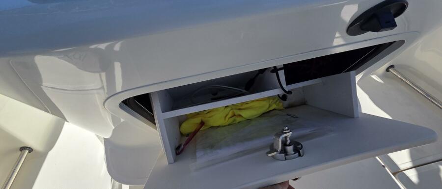 27' 2006 Boston Whaler 270 Outrage