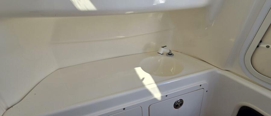 27' 2006 Boston Whaler 270 Outrage