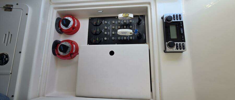 Horse Play 27ft Boston Whaler Yacht For Sale