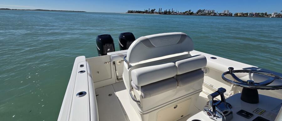 27' 2006 Boston Whaler 270 Outrage