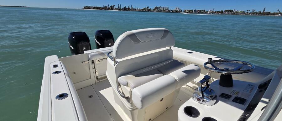 27' 2006 Boston Whaler 270 Outrage