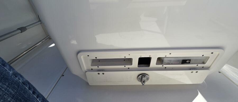 27' 2006 Boston Whaler 270 Outrage