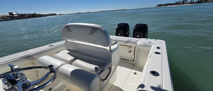 27' 2006 Boston Whaler 270 Outrage