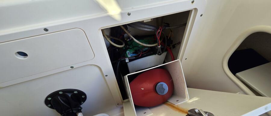 27' 2006 Boston Whaler 270 Outrage