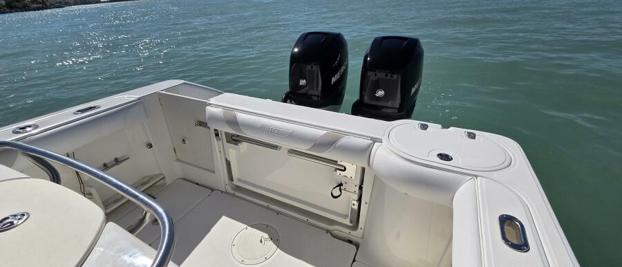 27' 2006 Boston Whaler 270 Outrage