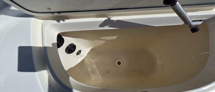 27' 2006 Boston Whaler 270 Outrage