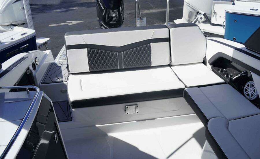 28ft Monterey Yacht For Sale