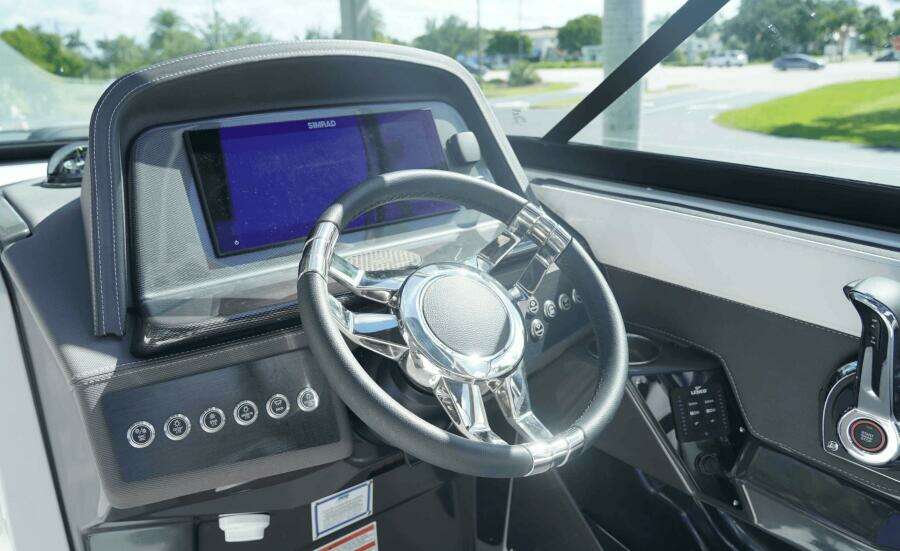 28ft Monterey Yacht For Sale