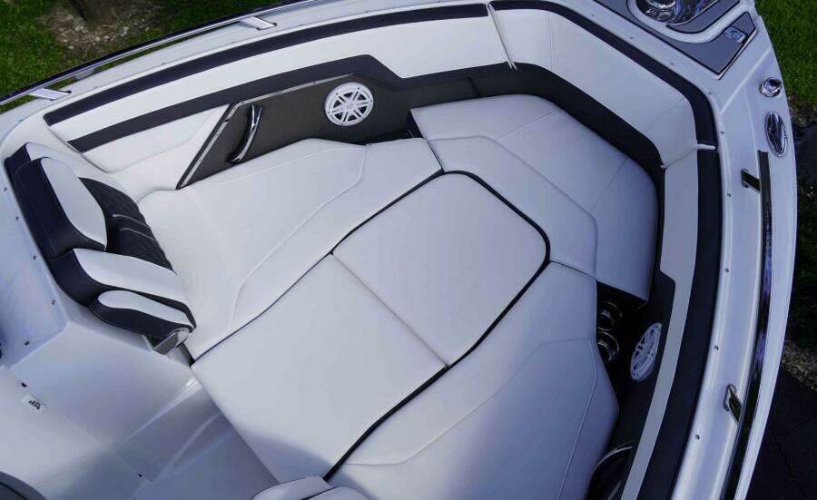 28ft Monterey Yacht For Sale