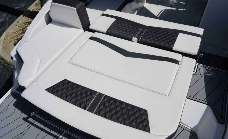 28ft Monterey Yacht For Sale