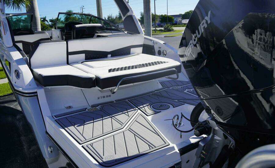 28ft Monterey Yacht For Sale