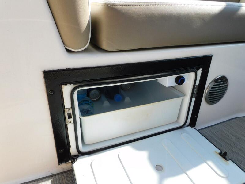 28' 2019 Regal 28 Express