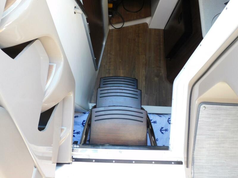 28' 2019 Regal 28 Express